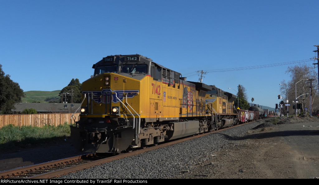 UP 7142 Leads a Work train